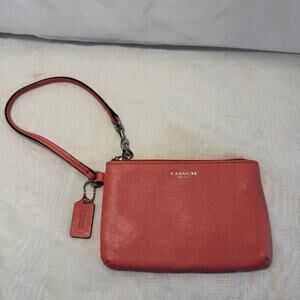 COACH Modern Coral Pink Wristlet Cardholder Pebbled Leather W Hangtag Near Mint